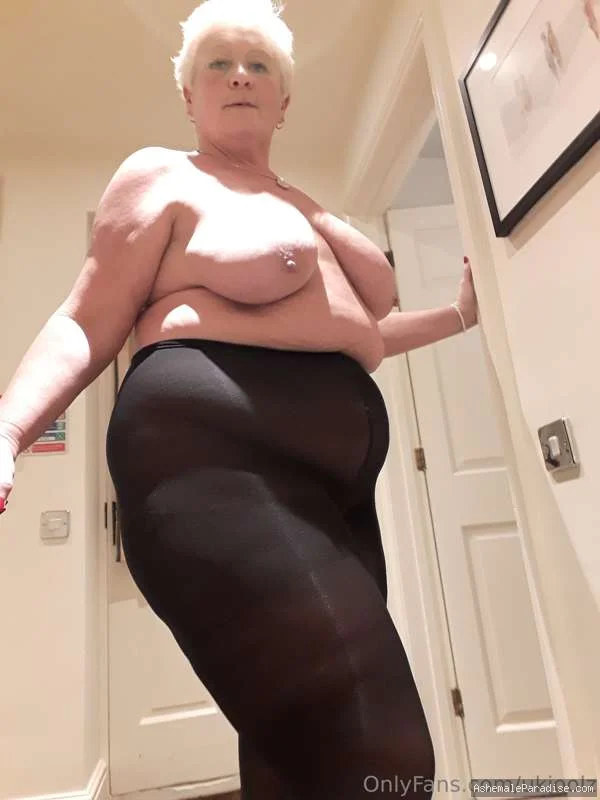 Ukjoolz and Friends — Ukjoolz and Friends — 33 fotos — OnlyFans Photos