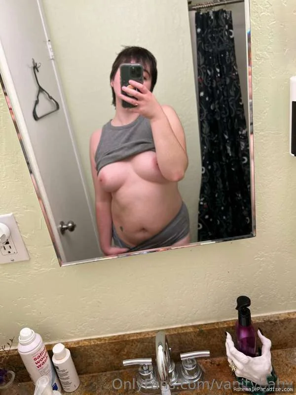 Vanity — Vanity — 33 fotos — OnlyFans Photos