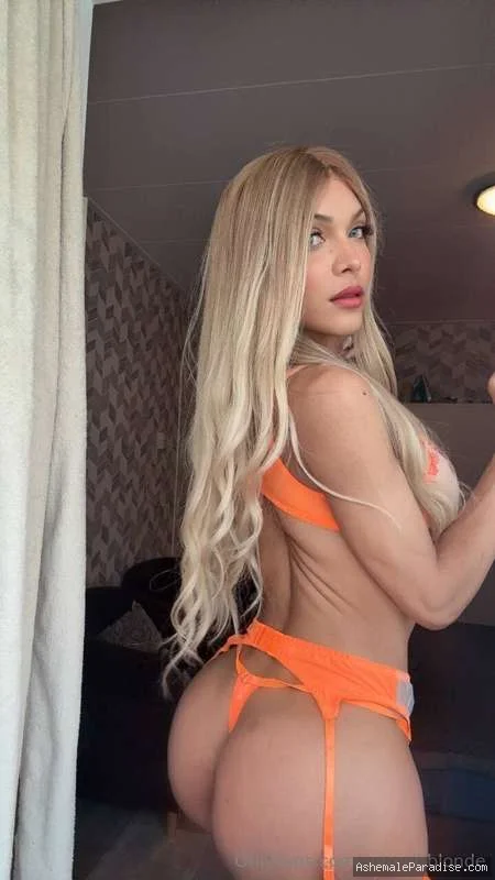 Veronik Blonde — Veronik Blonde — 32 fotos — OnlyFans Photos