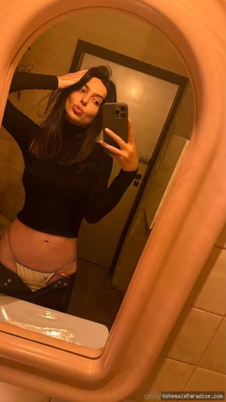 VicaTS — VicaTS — 32 fotos — OnlyFans Photos