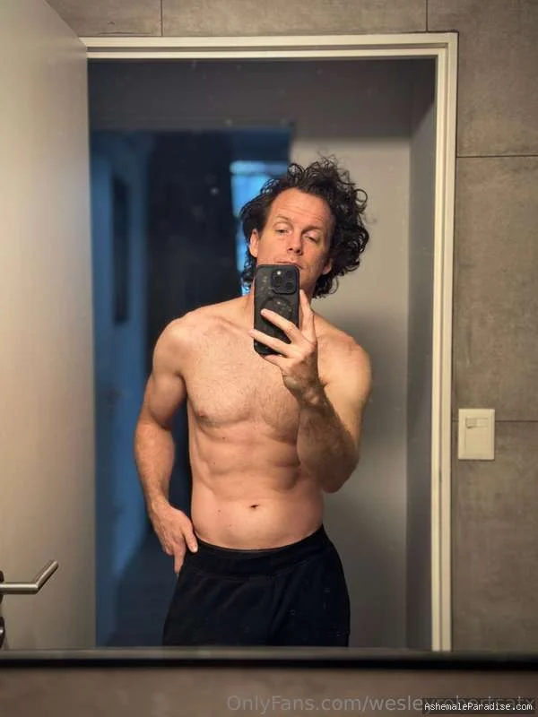 Wesley — Wesley — 35 fotos — OnlyFans Photos