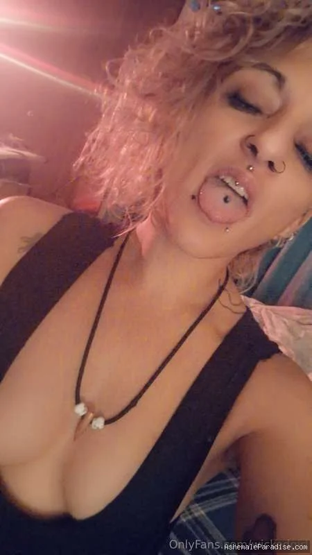 Wicked Girl — Wicked Girl — 28 fotos — OnlyFans Photos