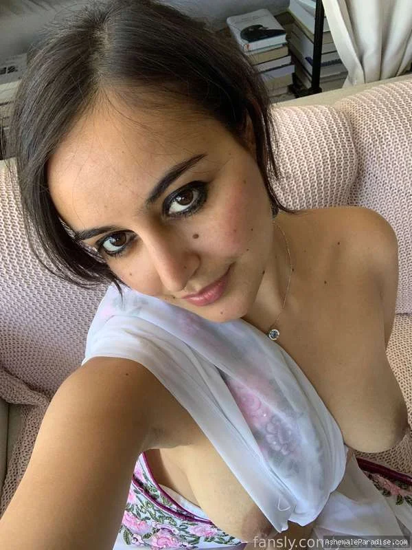Yasmeen Ali — 62 fotos