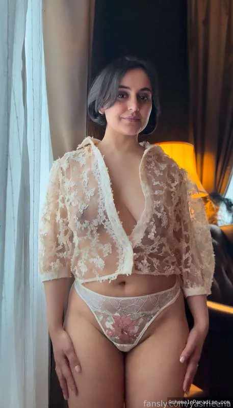 Yasmeen Ali — 62 fotos