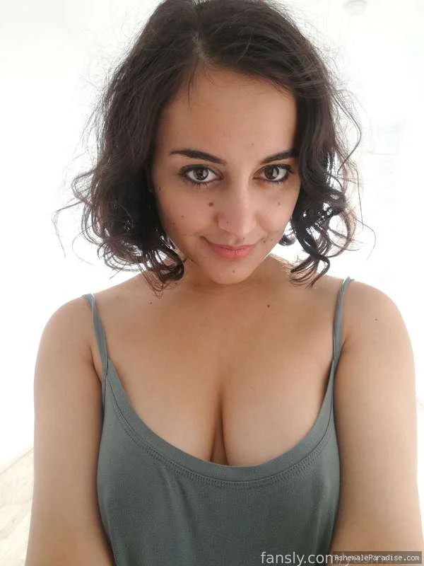 Yasmeen Ali — 62 fotos
