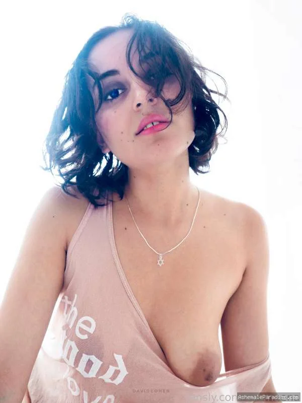 Yasmeen Ali — 62 fotos