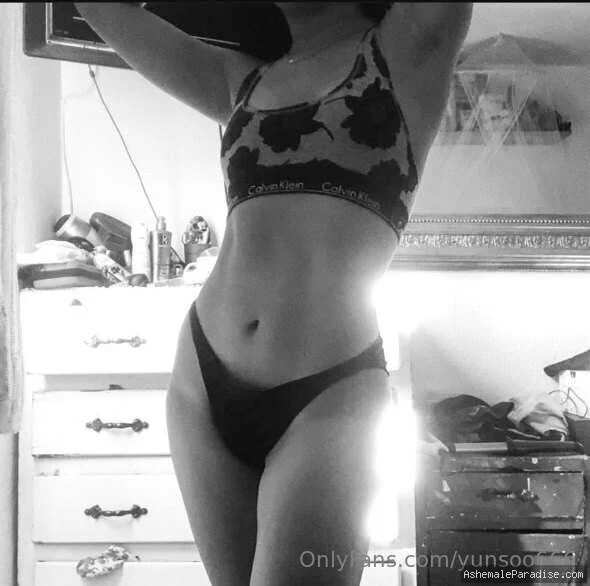Yun So — Yun So — 12 fotos — OnlyFans Photos